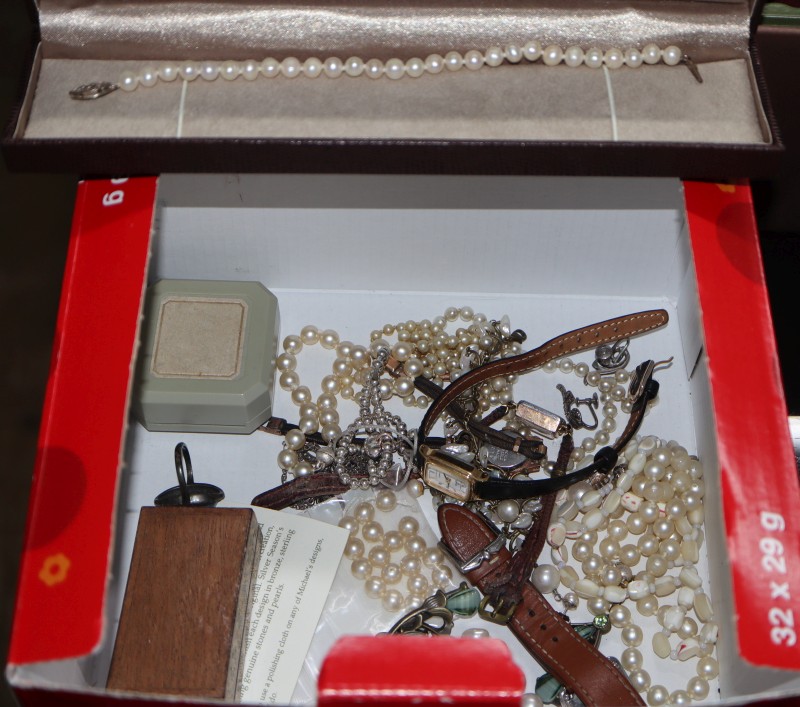 Assorted jewellery including cultured pearl necklace, costume and pair of silver earrings.